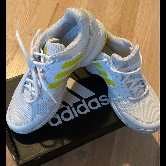 adidas Shoes - Women’s Adidas tennis shoe size 7.5